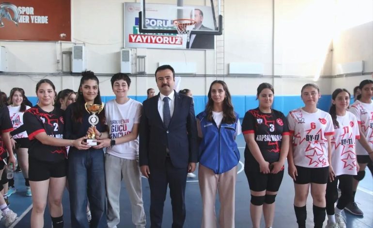 Ahlat’ta 19 Mayıs Coşkuyla Kutlandı
