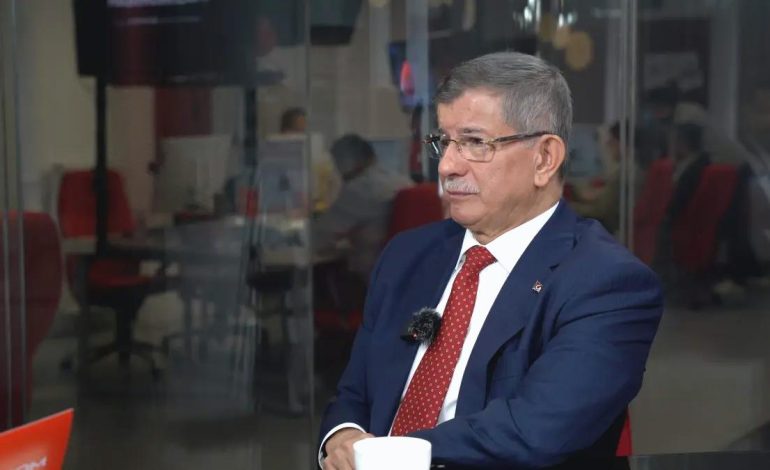 Ahmet Davutoğlu: Kişinin kimliğine bakmam, bir yolsuzluk varsa karşısındayım