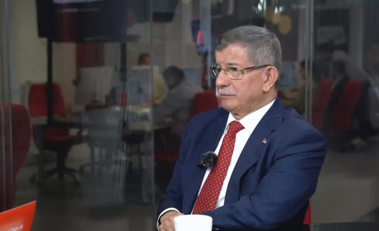 Ahmet Davutoğlu: Kişinin kimliğine bakmam bir yolsuzluk varsa karşısındayım