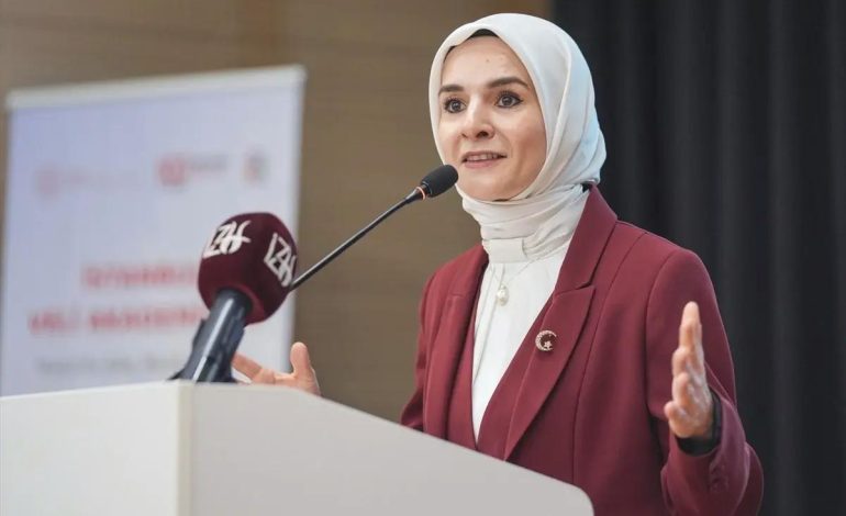 Aile ve Sosyal Hizmetler Bakanı Göktaş, Ebeveynlik Zirvesi’nde konuştu Açıklaması