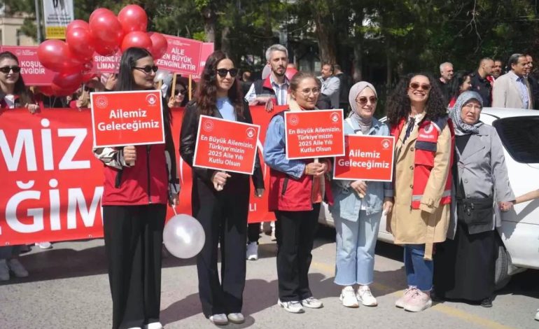 Aile Yılı Kortej Yürüyüşü Düzenlendi