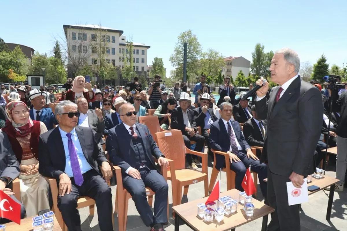 Akar, Manas Destanı Programında Konuştu