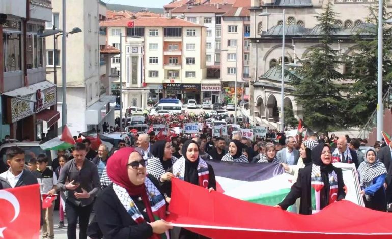 Akdağmadeni’nde Filistin’e destek yürüyüşü düzenlendi