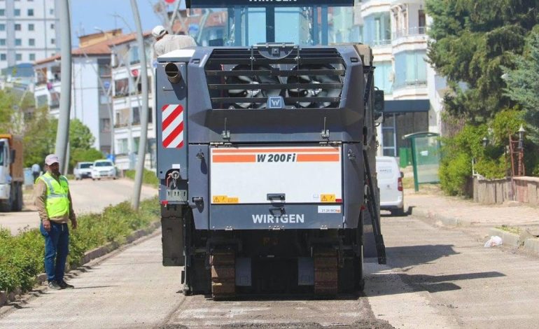 AKP’li başkan, köstebek yuvasına dönen yollar için helallik istemişti… Asfalt çalışmalarına başlandı