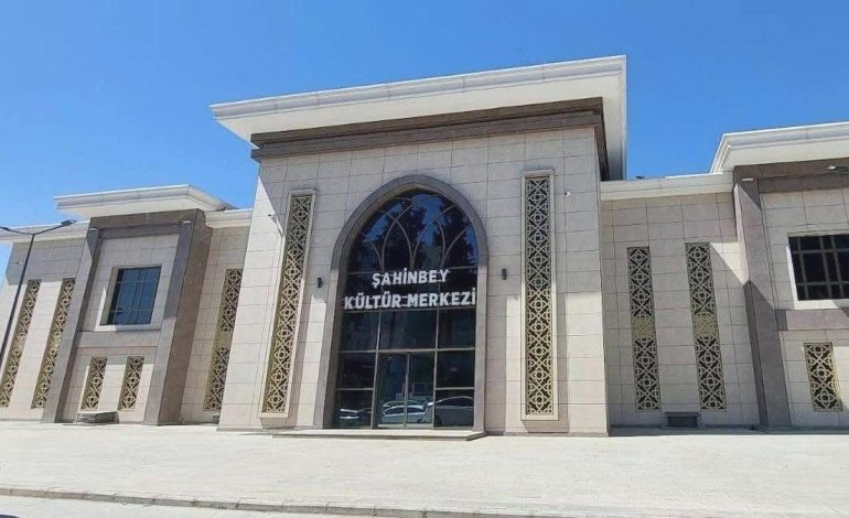 AKP’li başkan, nikah salonu tesislerini CHP’li belediyeye devretmedi