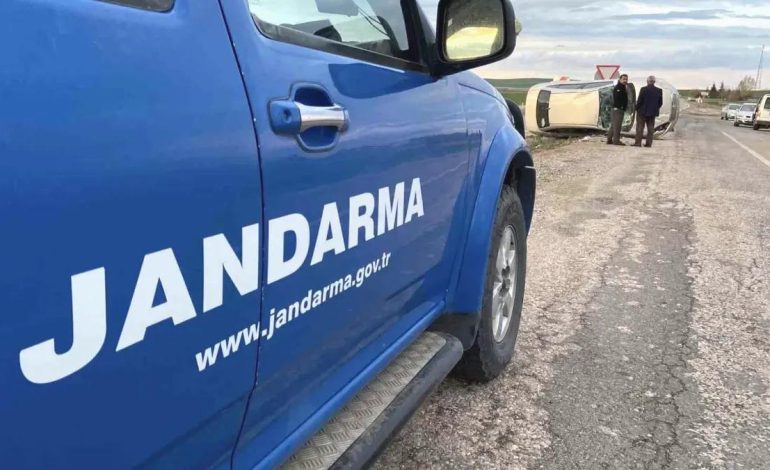 Aksaray’da Kaza: Otomobil Takla Attı, Sürücü Yaralanmadan Kurtuldu