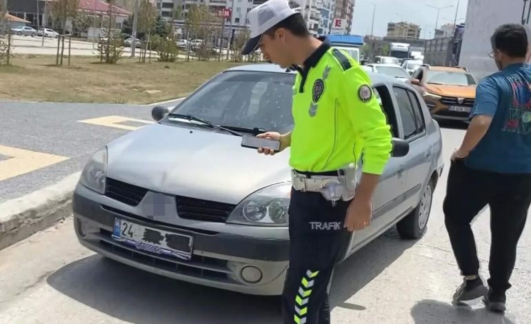 Aksaray’da Plakasını Kapatıp Basına Tepki Gösteren Sürücü Yakalandı