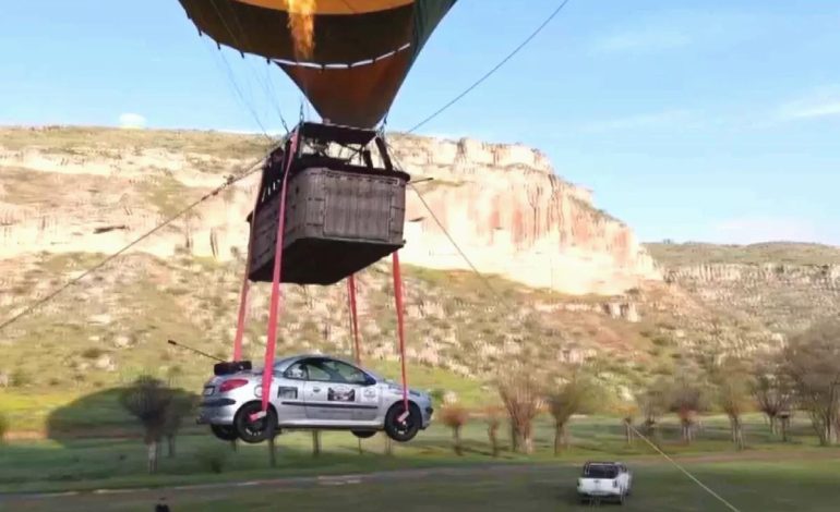 Aksaray’da Ralli Gösterisi: Sıcak Hava Balonuyla Automobil Uçuruldu