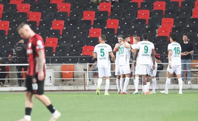 Alanyaspor’dan hayati 3 puan! Küme düşme hattı cadı kazanına döndü