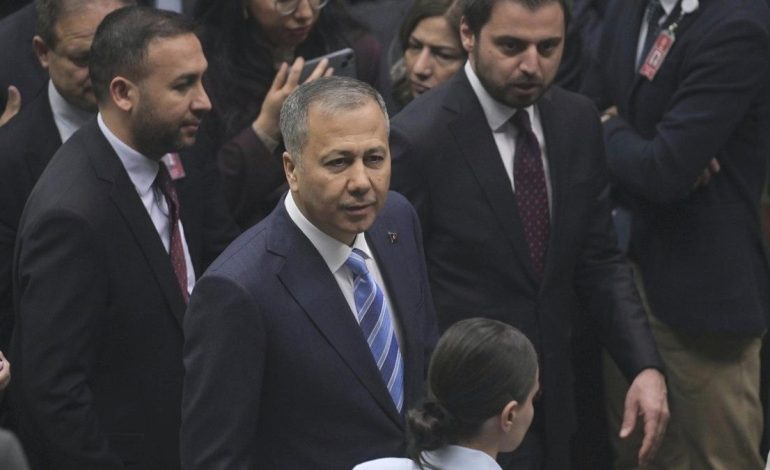 Ali Yerlikaya: 79 ilde 127 açık hava toplantısı için izin verildi