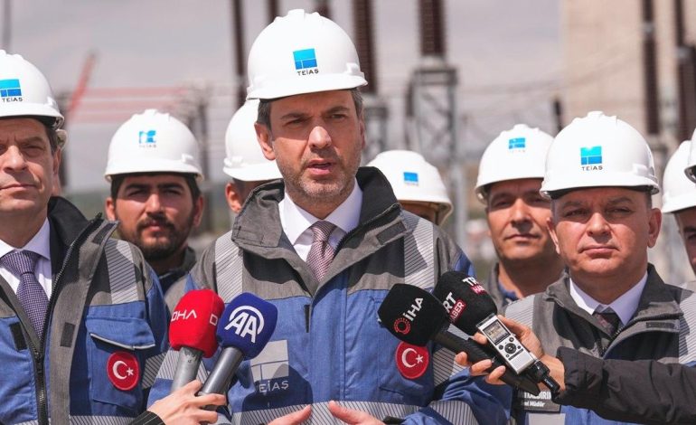 Alparslan Bayraktar: Türkiye’nin elektrik hatlarında kesintiye neden olacak sorun yok