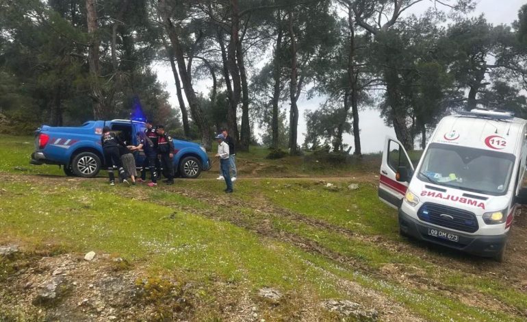 Ambulans Çamura Saplandı, Jandarma Ekipleri Kurtardı