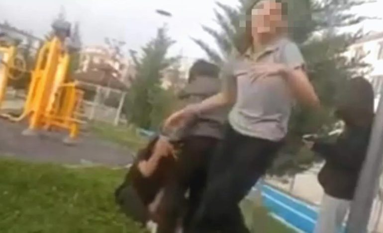Ankara’da Kız Çocukları, Arkadaşını Parkta Darbetti
