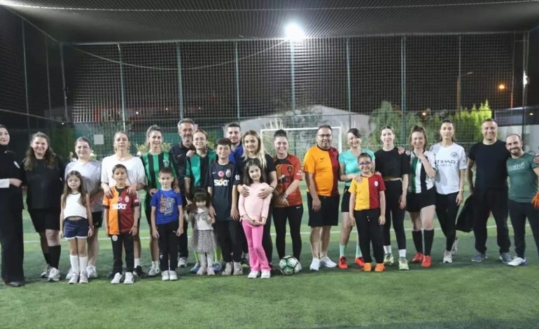 Anneler Halı Sahada Buluşuyor