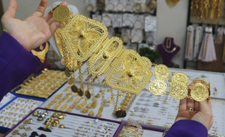 Antalya’da düğünlerde imitasyon takı modası başladı