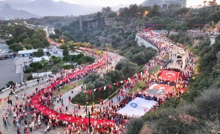 Antalya’da Fener Alayı ve Konser Heyecanı