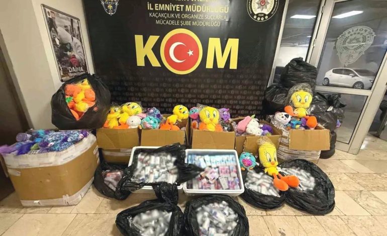 Antalya’da Kaçakçılığa Operasyon: 512 Bin Makaron Ele Geçirildi