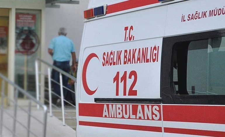 Antalya’da servis minibüsü devrildi, 3 yaralı