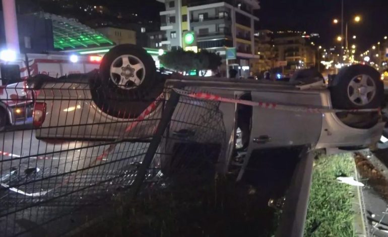 Antalya’da Takla Atan Araçta 2 Kişi Yaralandı