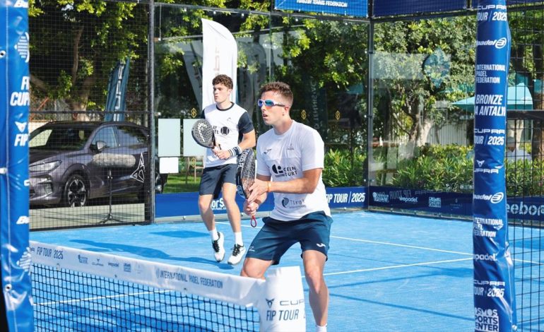 Antalya’da uluslararası padel turnuvası