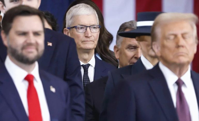 Apple CEO’su Tim Cook, Trump vergilerinin maliyetini açıkladı