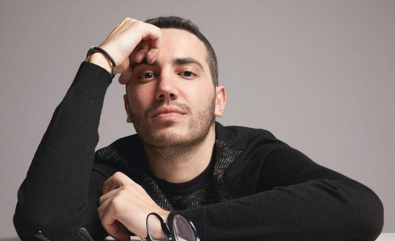 Arda Erel bizi hayat, aşk ve ülke üçgeninde baş başa bırakıyor: Aşklar ve Yalnızlıklar