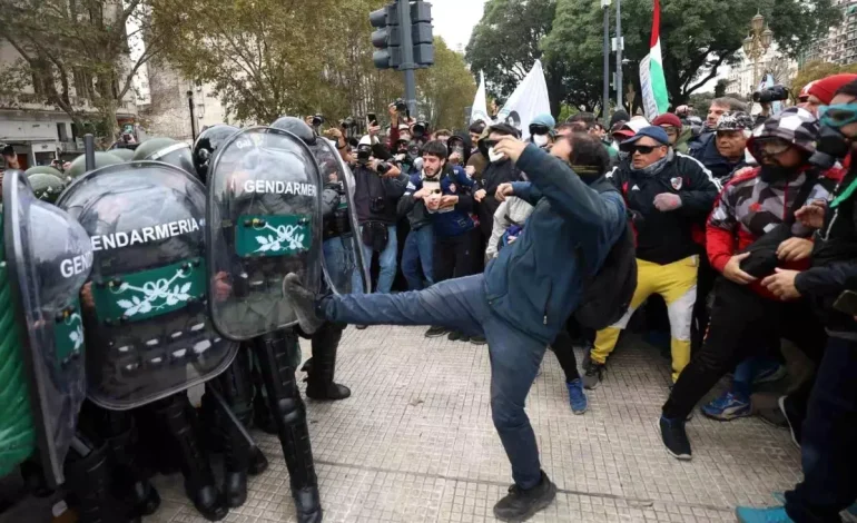Arjantin’de Emekli Maaşları İçin Protesto