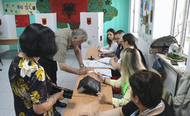 Arnavutluk’ta genel seçimde oy kullanma işlemi başladı
