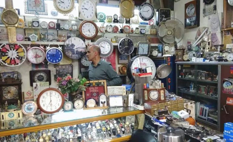 Asırlık saatler Vanlı ustanın elinde yeniden hayat buluyor