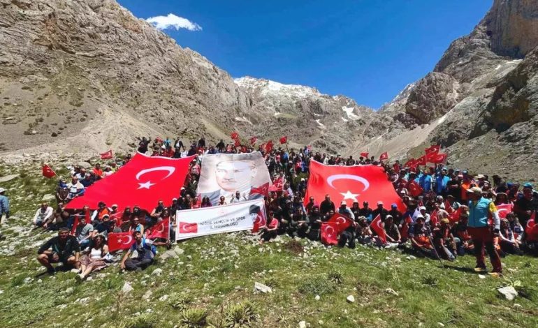 Atatürk’ü Anma Bayramı’nda Aladağlar’da Doğa Yürüyüşü