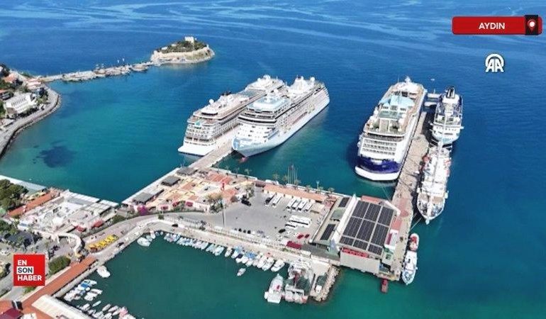 Aydın Kuşadası’na bir günde 5 kruvaziyer demirledi