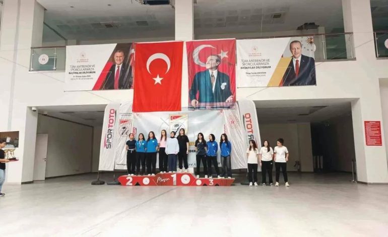 Aydın Lisesi Gururla Dönüyor