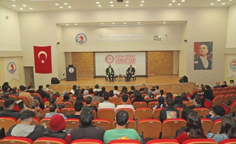 Bafra’da Üniversite Öğrencileri ile ‘Başkan Öğrenci’ Buluşması Gerçekleşti