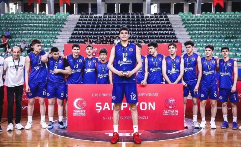 Bahçeşehir Koleji U16 Türkiye Şampiyonası’nda Şampiyon Oldu