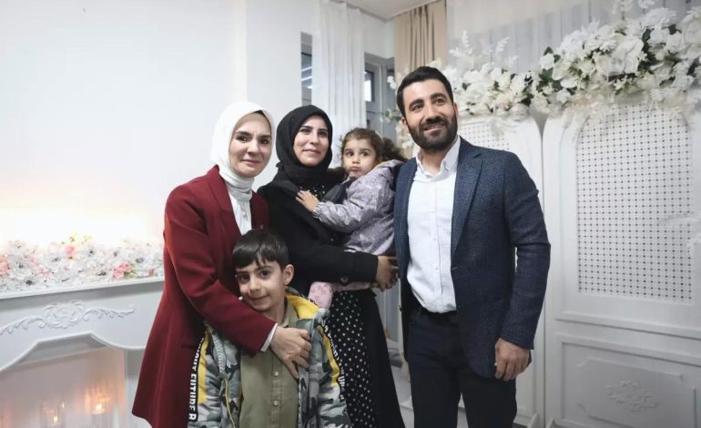 Bakan Göktaş, Gençlerin Nişan Merasimine Katıldı