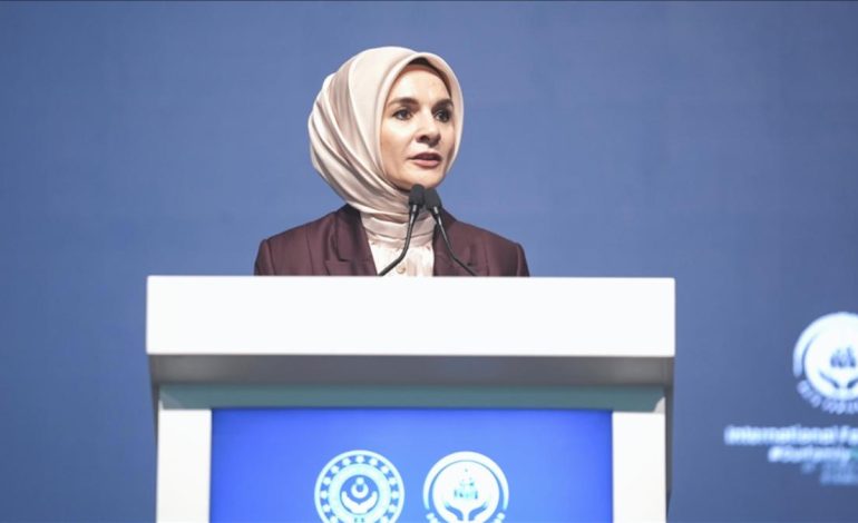 Bakan Göktaş’tan çağrı: Ailenin dünyada yeri artık global gündem