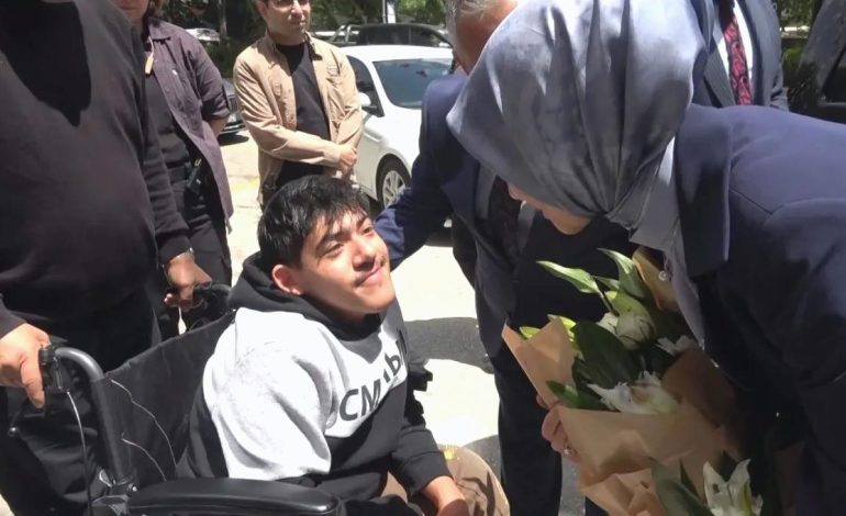 Bakan Göktaş’tan Özel Gereksinimli Abdullah’a Ilgi