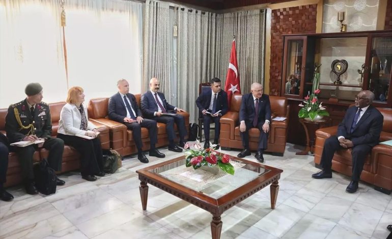 Bakan Güler Kamerun’da