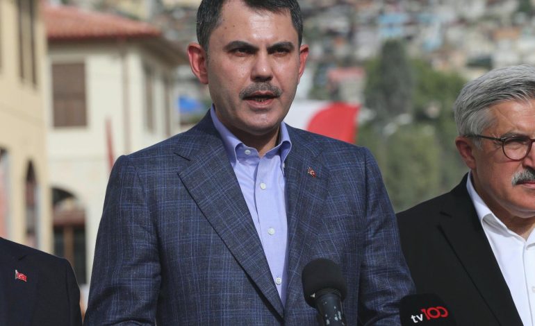 Bakan Kurum Hatay’da konuştu: ‘Tek bir afetzede kardeşimizi açta, açıkta bırakmayacağız’