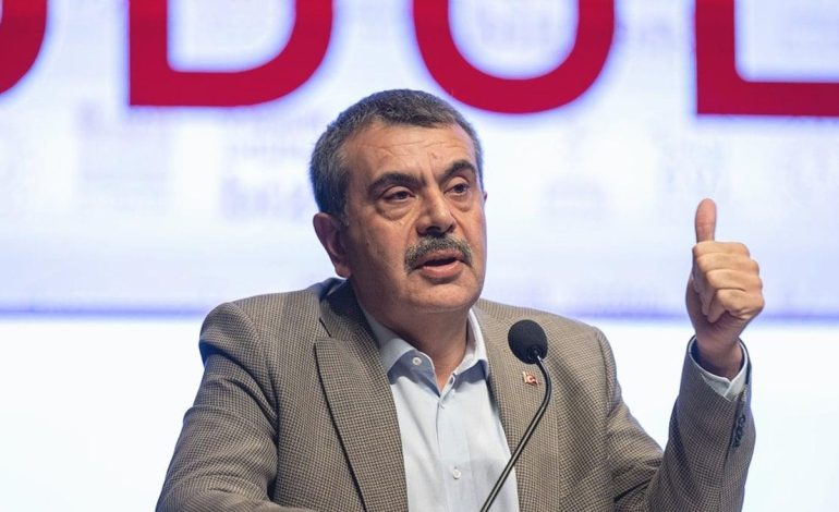 Bakan Tekin mülakat protestosunu terörle ilişkilendirdi! Açlık grevine başlayacak…