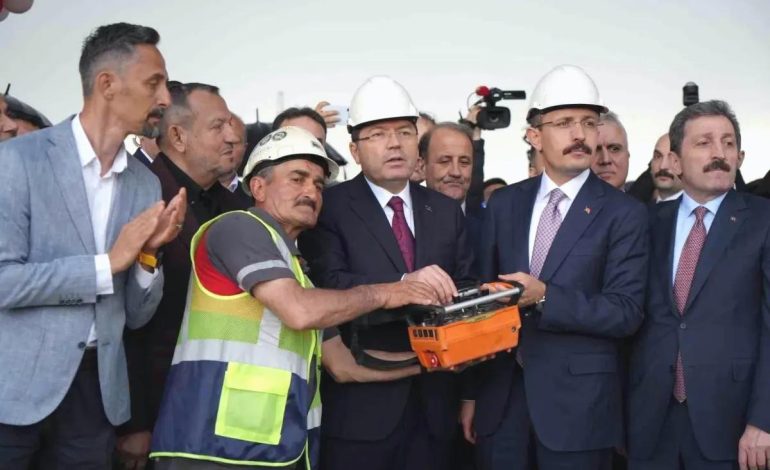 Bakan Tunç: “Yapay zekayla işimizi daha da kolaylaştıracak projeleri önümüzdeki günlerde milletimizle paylaşacağız”