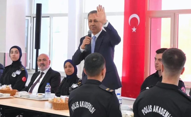 Bakan Yerlikaya, Polis Akademisi Öğrencileriyle Buluştu