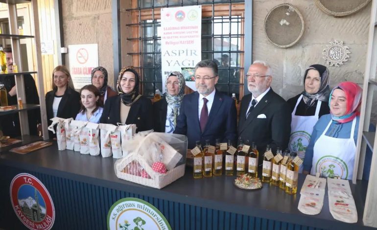Bakan Yumaklı Ağırnas Kadın Kooperatifini Ziyaret Etti