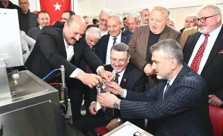 Bal üreticilerine arı yemi makinesi desteği
