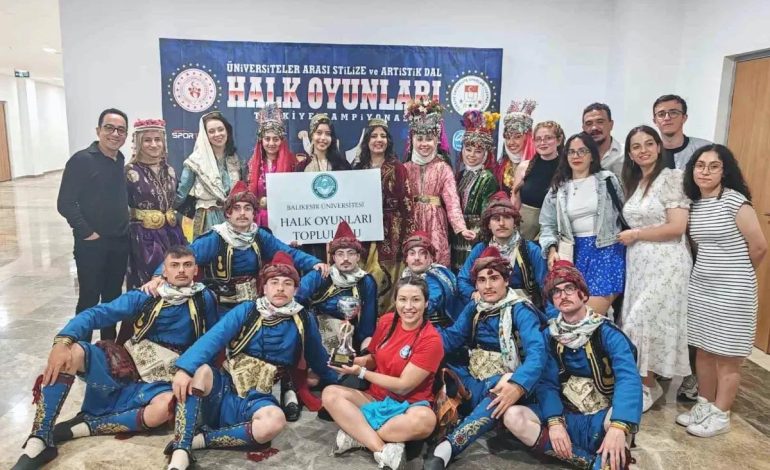 Balıkesir Üniversitesi’nden Zeybekler Kategorisinde İkincilik