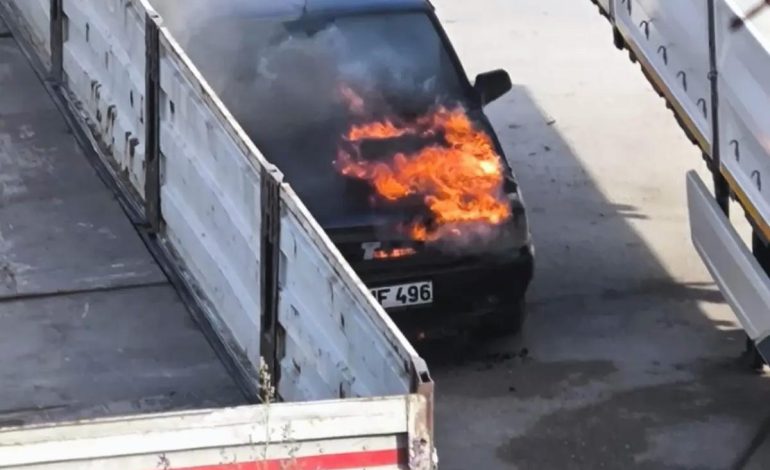 Balıkesir’de Park Halindeki Otomobil Yangın Çıkardı