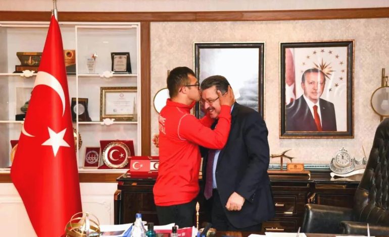 Başkan Genç, Down Sendromlu Basketbol Milli Takımı’nı Ağırladı