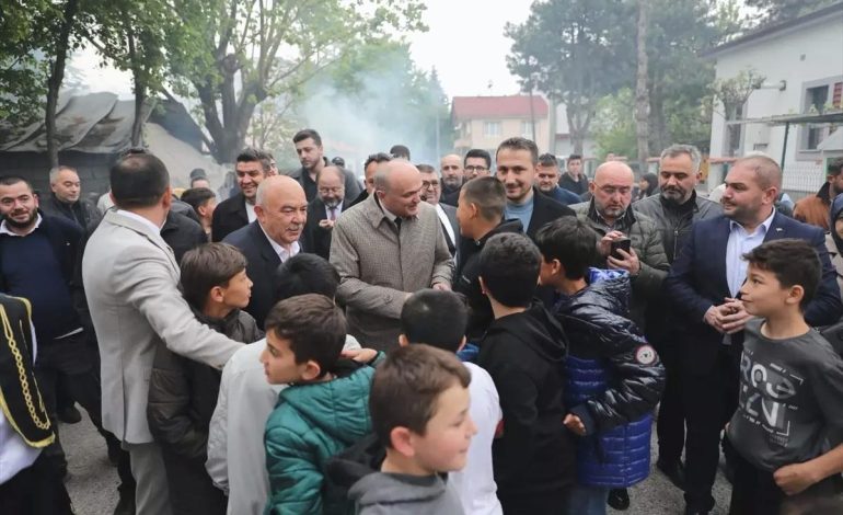 Başkan Özlü Karaca Mahallesi’nde Vatandaşlarla Buluştu