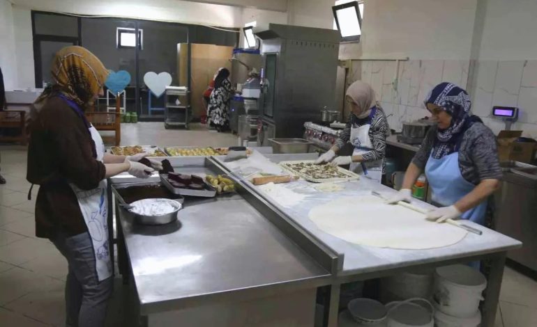 Battalgazi Belediyesi Kadın Kooperatifi, Kadın Emeğiyle Doğal Ürünler Sunuyor