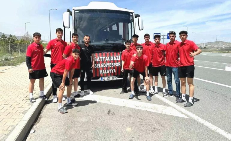 Battalgazi Belediyespor Voleybol Takımı, Türkiye Yarı Finalleri’nde Başarıya Koşuyor